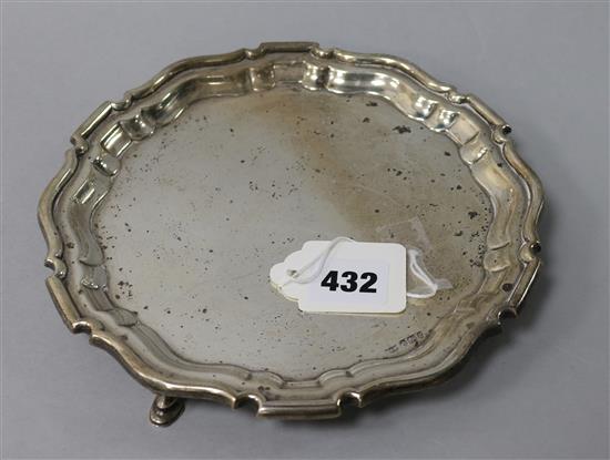 An Edwardian silver salver by Mappin & Webb, Sheffield, 1905, 12 oz.